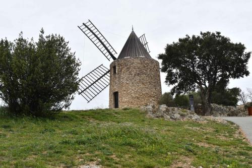 Moulin Saint-Roch (Grimaud)