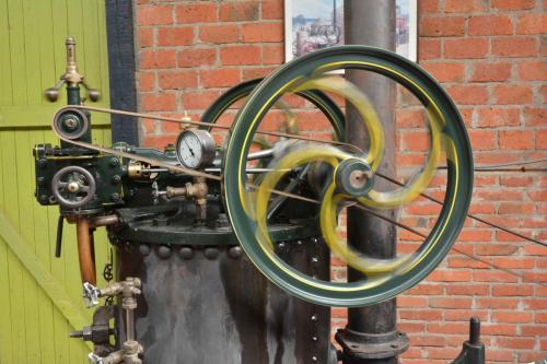 Locomobile  de 1885 construite par la société PINETTE de Chalon sur Saone