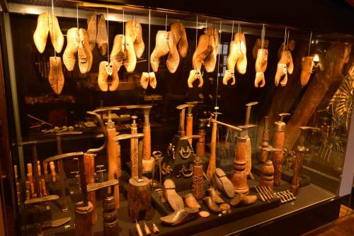 Maison de l'outil et de la pensée ouvrière - Le cordonnier