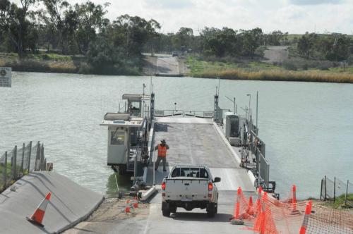 Passage de la rivière Murray sur un des nombreux ferry qui permettent une circulation plus facile 