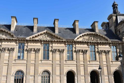 Le Louvre (aile construite entre 1806-1811) par Charles Percier et Pierre Fontaine à la demande de Napoléon Ier