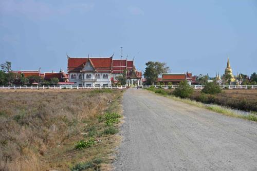 Wat Khomnaram (Khomnaram Temple)