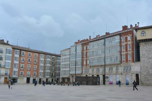 Plaza del Rey San Fernando