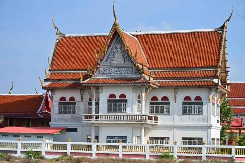 Wat Khomnaram (Khomnaram Temple)