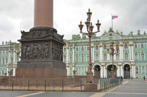 Colonne d'Alexandre, Palais de l'Ermitage