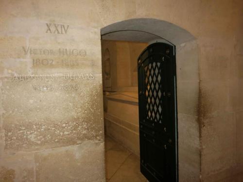 Victor HUGO, Alexandre DUMAS, Emile ZOLA
