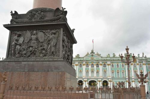 Colonne d'Alexandre, Palais de l'Ermitage