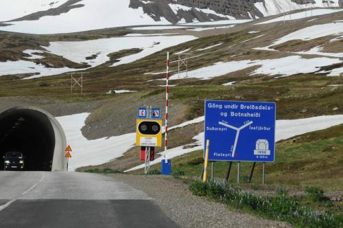 Tunnel se séparant vers deux directions