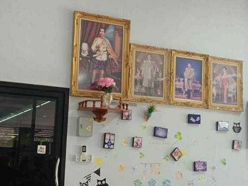 Famille royale, dans le restaurant près de Pak Tale