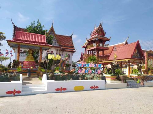 Wat Khomnaram (Khomnaram Temple)
