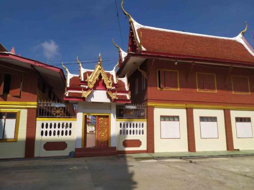 Wat Khomnaram (Khomnaram Temple)