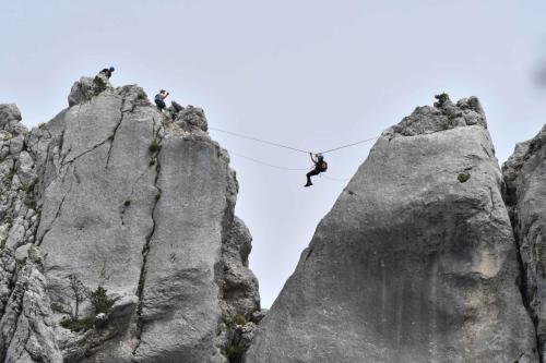 Alpinistes sur le rocher des Trois Pucelles