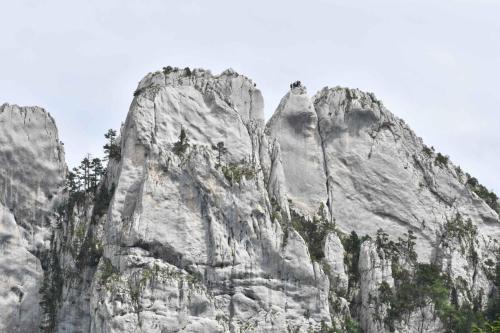 Alpinistes sur le rocher des Trois Pucelles