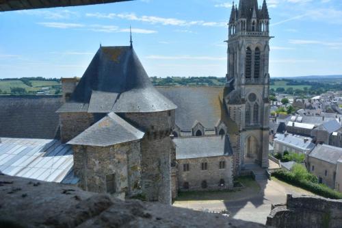 Château de Sillé-le-Guillaume et la collégiale