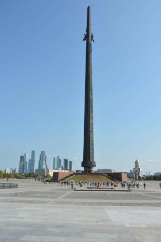 Obélisque (142 m) située devant le musée de la Grande Guerre Patriotique