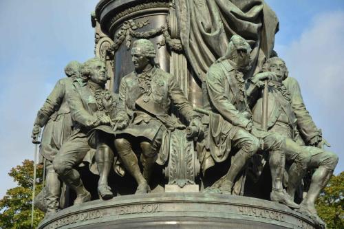 Base de la statue de Catherine la Grande