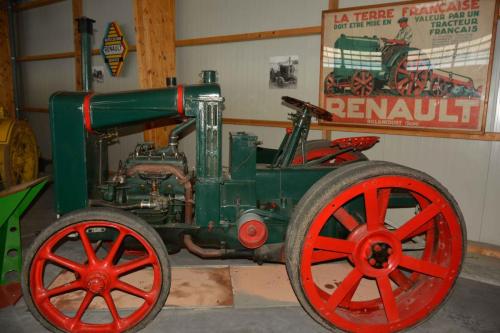 Tracteur agricole  RENAULT 1928 (France)