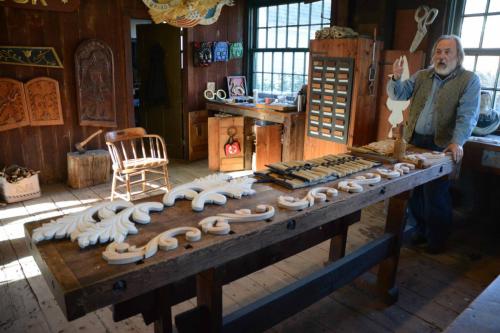 Sculpteur d'enseignes et figures de proue