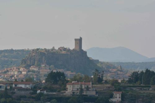Forteresse de Polignac depuis la Statue Notre-Dame de France