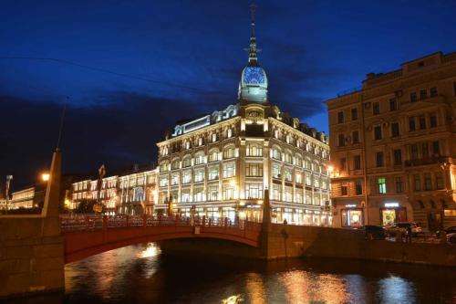 Grand magasin "Au pont rouge"