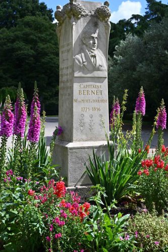 Capitaine Bernet, premier semeur chrysanthèmiste en France en 1827