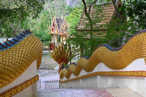 Wat Phra Phuttabat Noi (Phra Phuttabat Noi Temple)