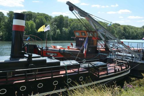 Remorqueur à vapeur "Triton 25" 1954 transformé en pousseur en 1960