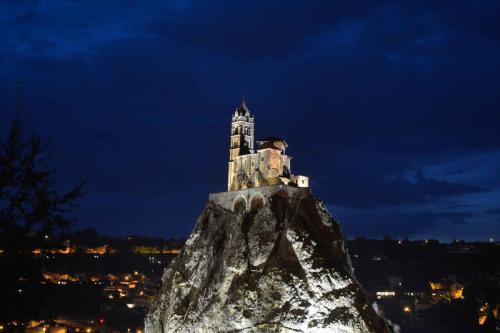 Rocher Saint-Michel d'Aiguilhe Le Puy en Velay (Haute-Loire)