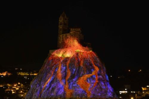 Rocher Saint-Michel d'Aiguilhe Le Puy en Velay (Haute-Loire)