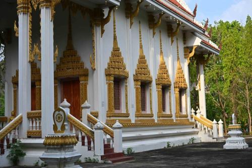 Wat Phra Phuttabat Noi (Phra Phuttabat Noi Temple)