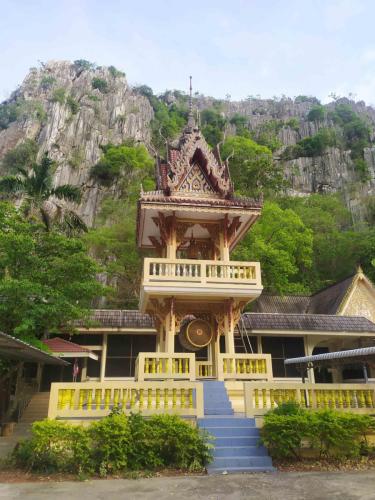 Wat Phra Phuttabat Noi (Phra Phuttabat Noi Temple)