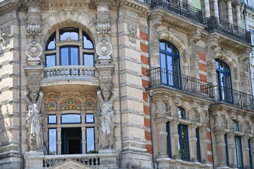 Les Cariatides, Place de la République