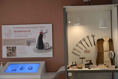 Exposition sur les coiffes du Poitou, château de Javarzay