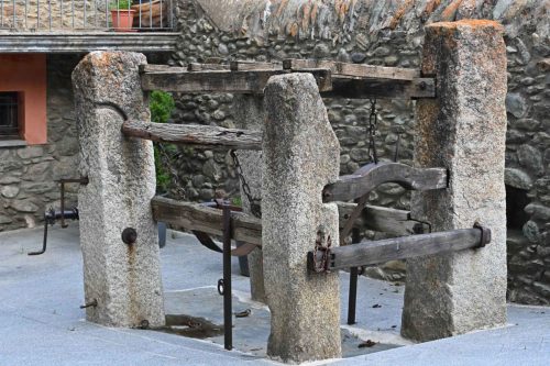 Escadarcs (Travail à ferrer les chevaux ou les boeufs)