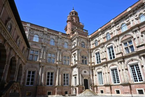 Hôtel d'Assézat (1555)