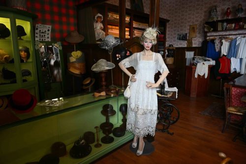 Couturière et Chapelier