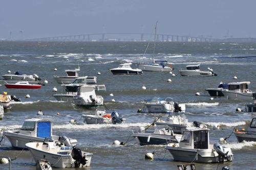 Port de la pointe Saint-Gildas et pont de Saint-Nazaire à l'horizon