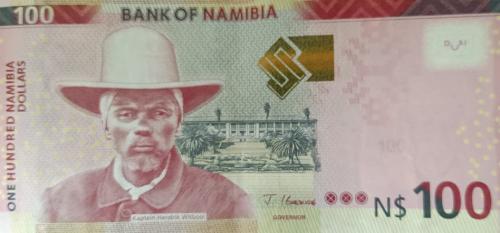100 namibian dollar