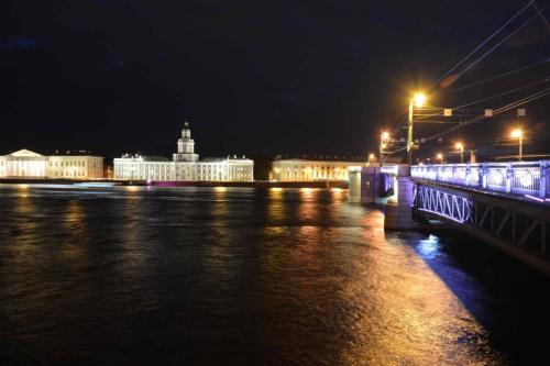 Pont Dvortsovy et Kunstkamera