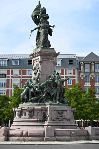 Monument à la gloire des citoyens morts au siège de 1557 - St Quentin (Aisne)
