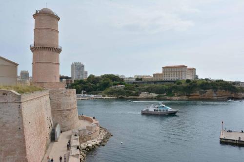 Tour du Fanal et Palais du Pharo