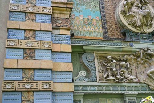 Portique monumental Jules-Coutan                                 Square Félix-Desruelles