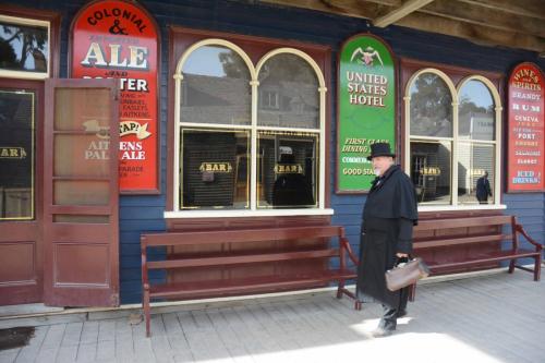 Devant le grand hotel