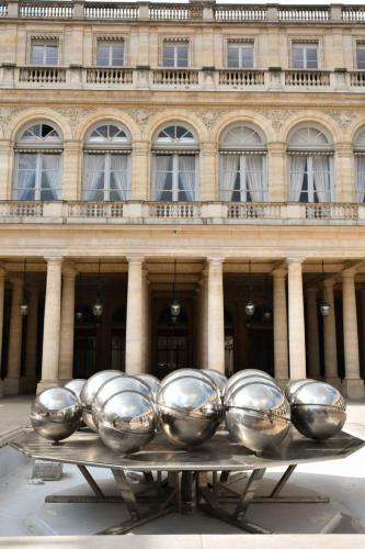 Conseil Constitutionnel, Palais-Royal - Fontaine de Pol Bury 1985
