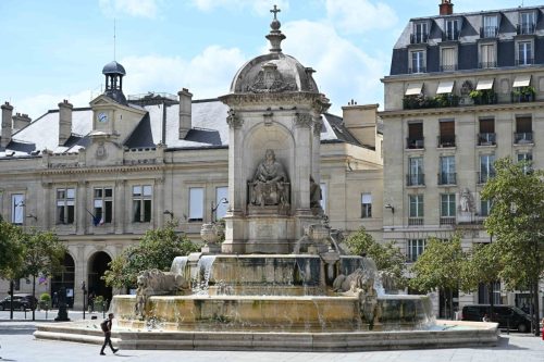 Fontaine des Quatre Evêques  Mairie du VIème arrondissement