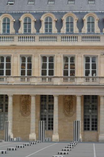 Colonnes de Buren (1986), Ministère de la Culture, Palais-Royal