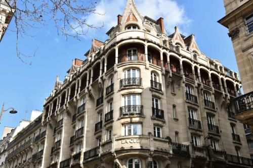 Rue de Richelieu, Place André Malraux