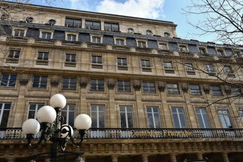 La Comédie-Française ou Théâtre-Français (souvent appelé simplement « le Français ») est une institution culturelle française fondée en 1680 et résidant depuis 1799 salle Richelieu au cœur du Palais-Royal