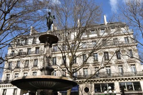 Fontaine du Théâtre Français, Nymphe fluviale, Place André Malraux