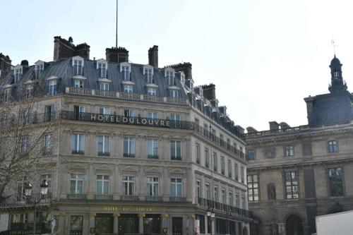 Rue de Rohan, Place Colette